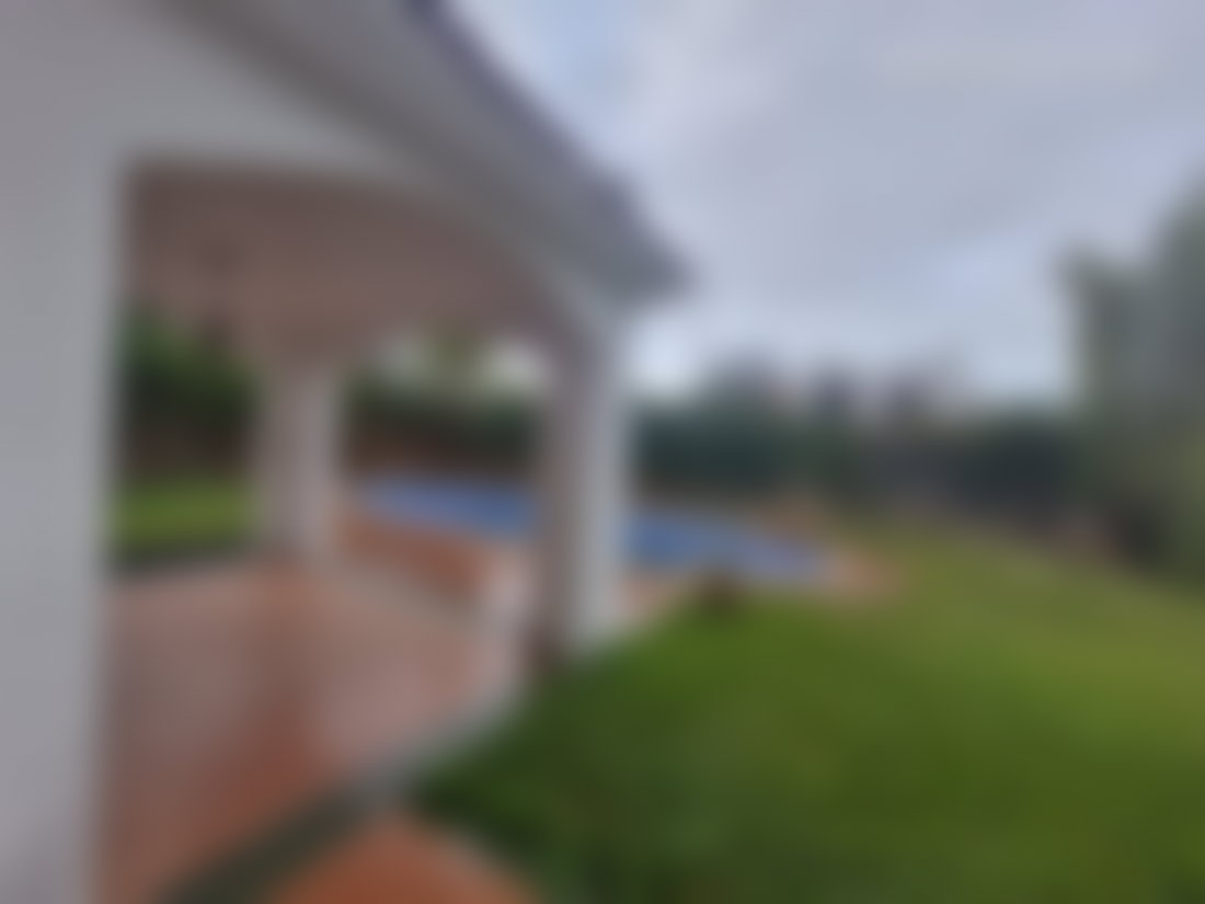 أرض مسوَّرة بمسبح للبيع في السويسي الرباط
