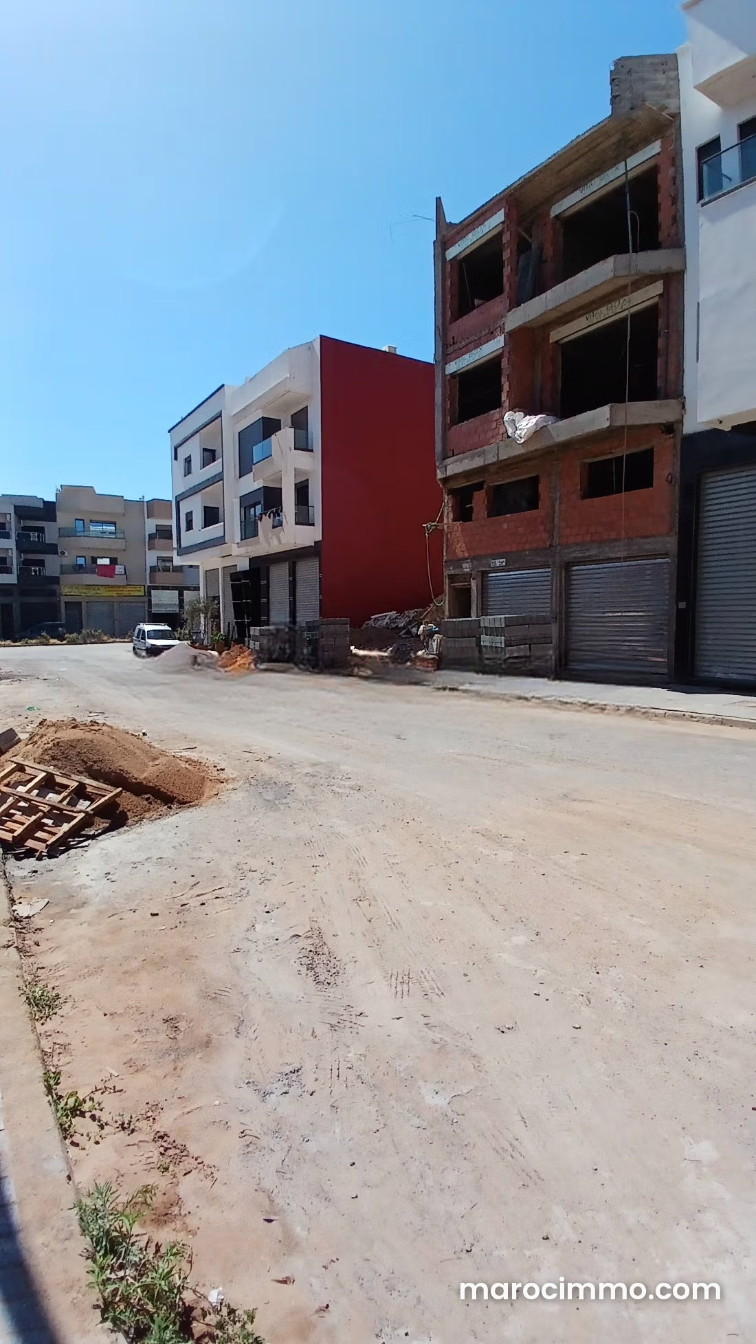 96 m² Commercial Premises with Cellar, Dar Bouazza, Ideal for Business — Dar Bouazza
