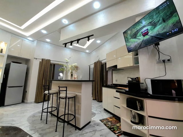 2-Bedroom Apartment with Terrace and Jacuzzi - Ideal Investment Opportunity — 2