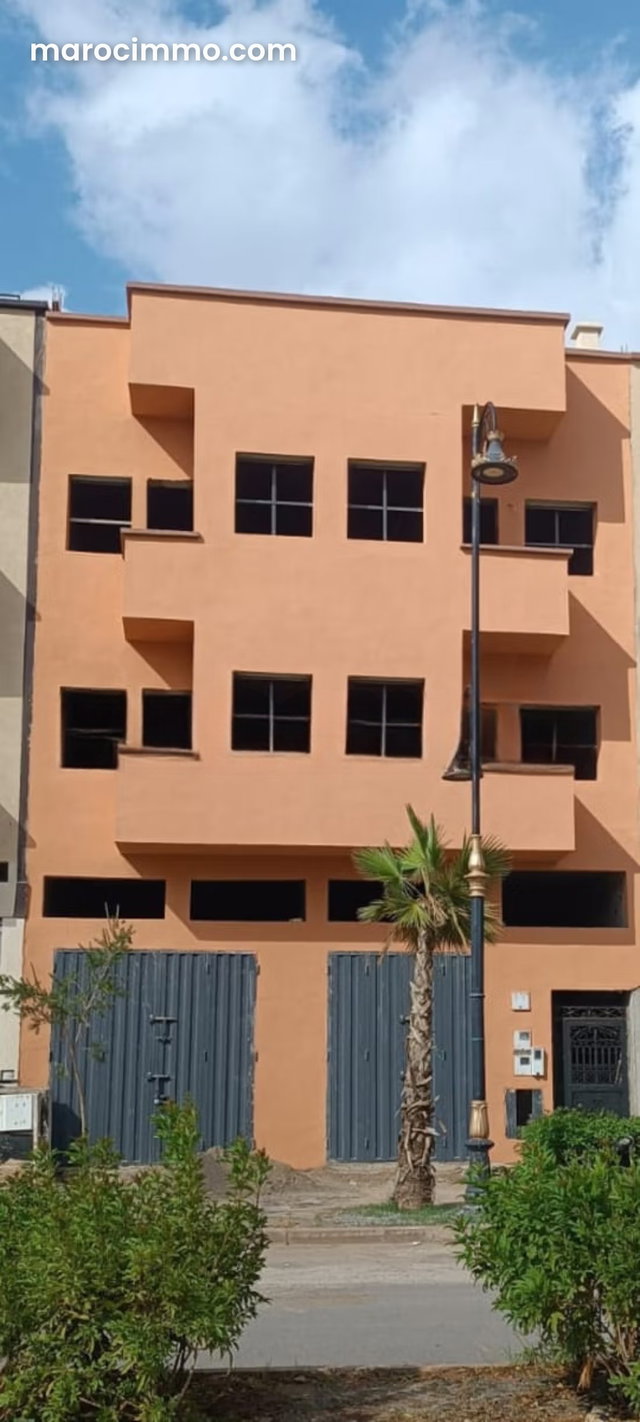 Maison commerciale R plus 2 semi fini à vendre — 2