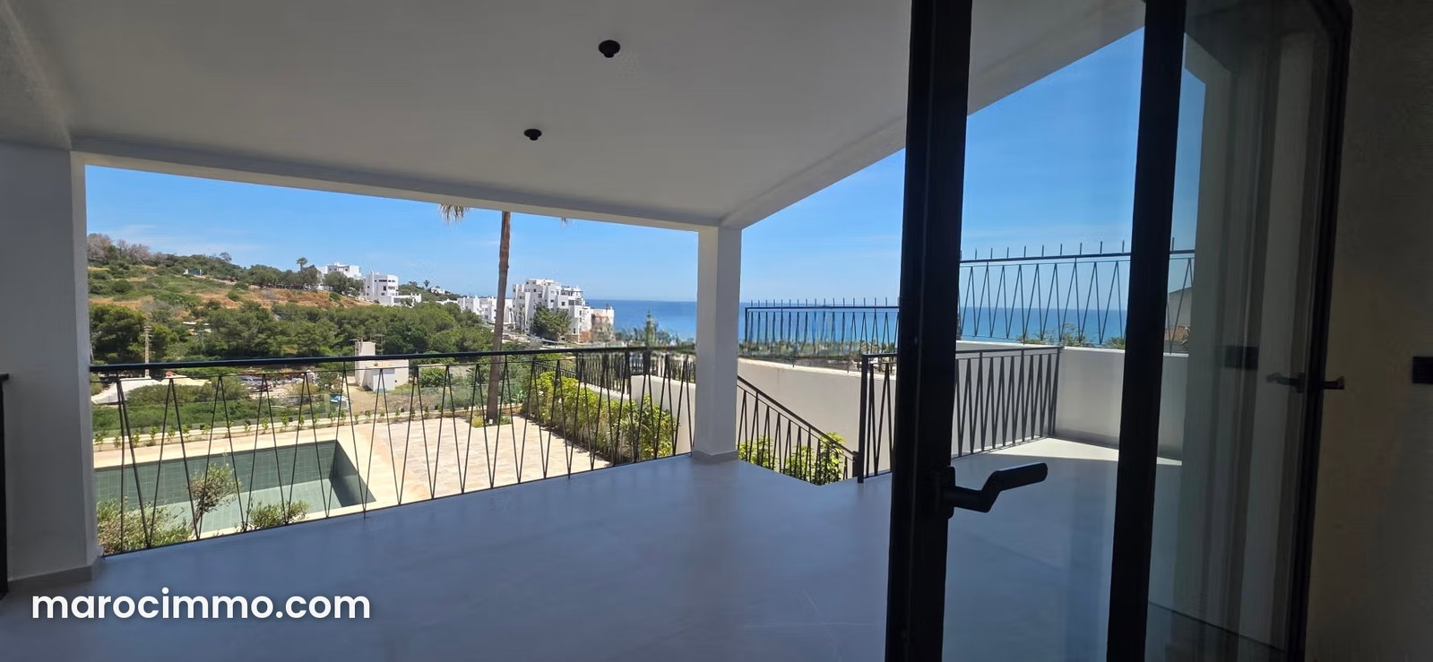 122 sqm Apartment with Sea and Mountain Views, Martil — Martil