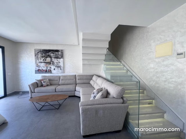 Bel appartement en location à Racine. 3 grandes pièces. Bien meublé — 2