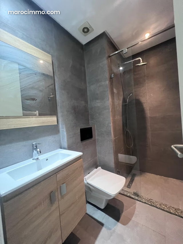 Bel appartement en location à Racine. 3 grandes pièces. Bien meublé — 5