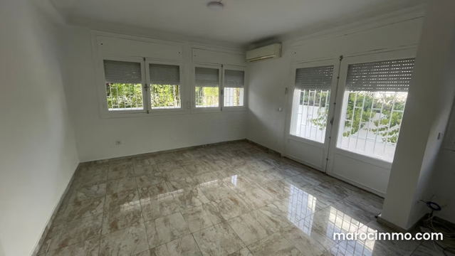 Magnifique villa à louer en Hassan Centre Ville. Superficie 700 m². Double vitrage et chauffage central — Rabat