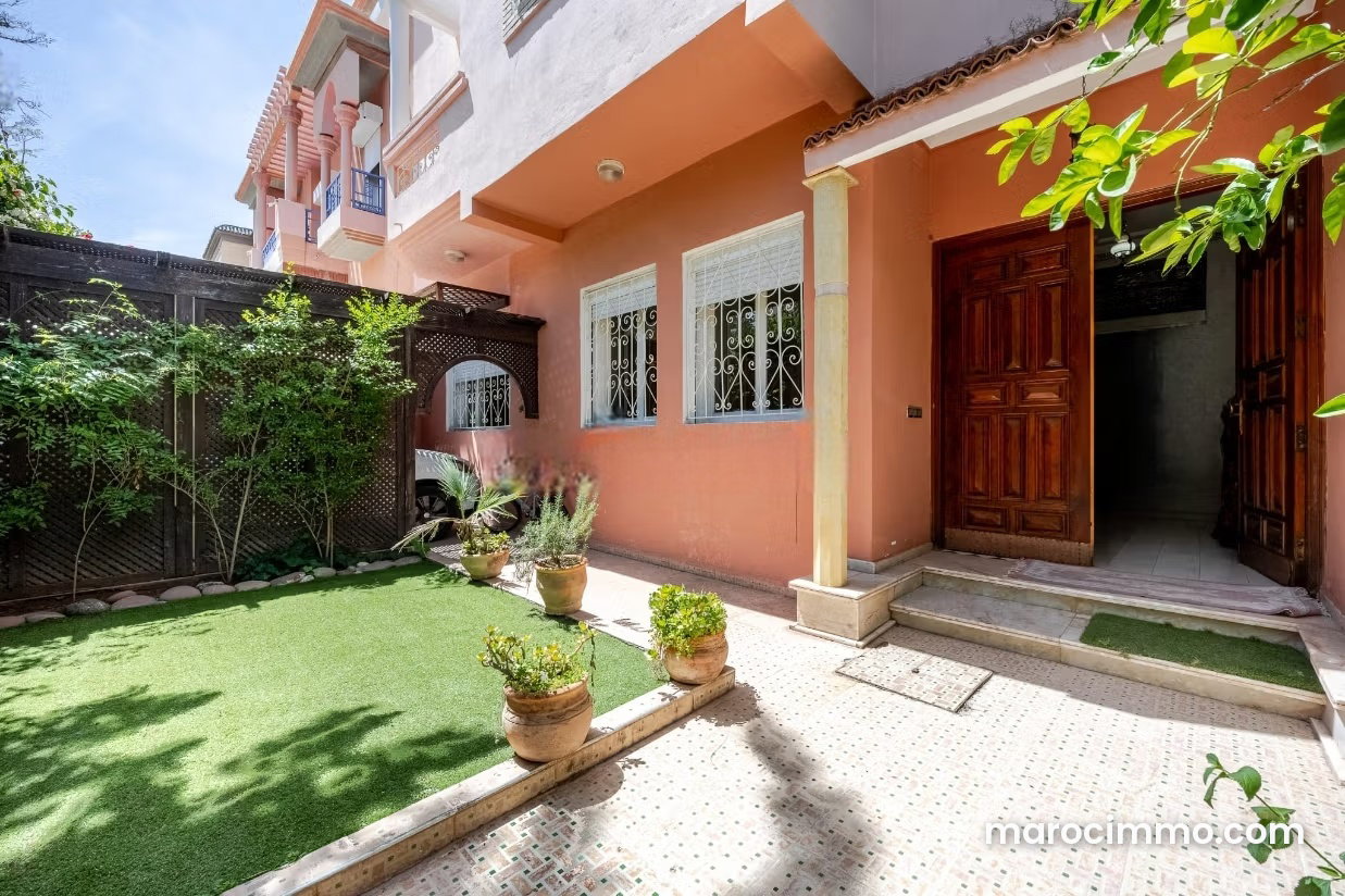 300 sqm Villa with Garden in Hay Targa, Marrakech — Marrakesh