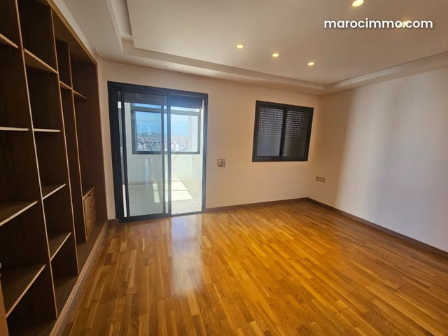 Offre pour location au plein Q. Administratif — 3