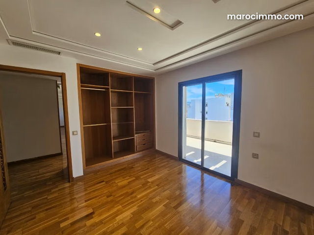 Offre pour location au plein Q. Administratif — 4