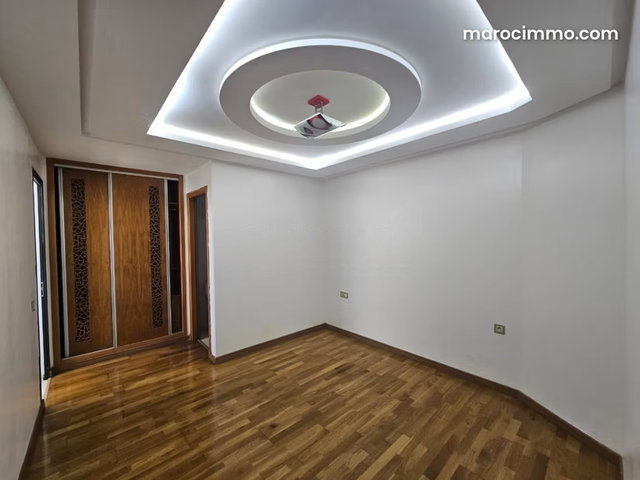 Offre pour location au plein Q. Administratif — 2