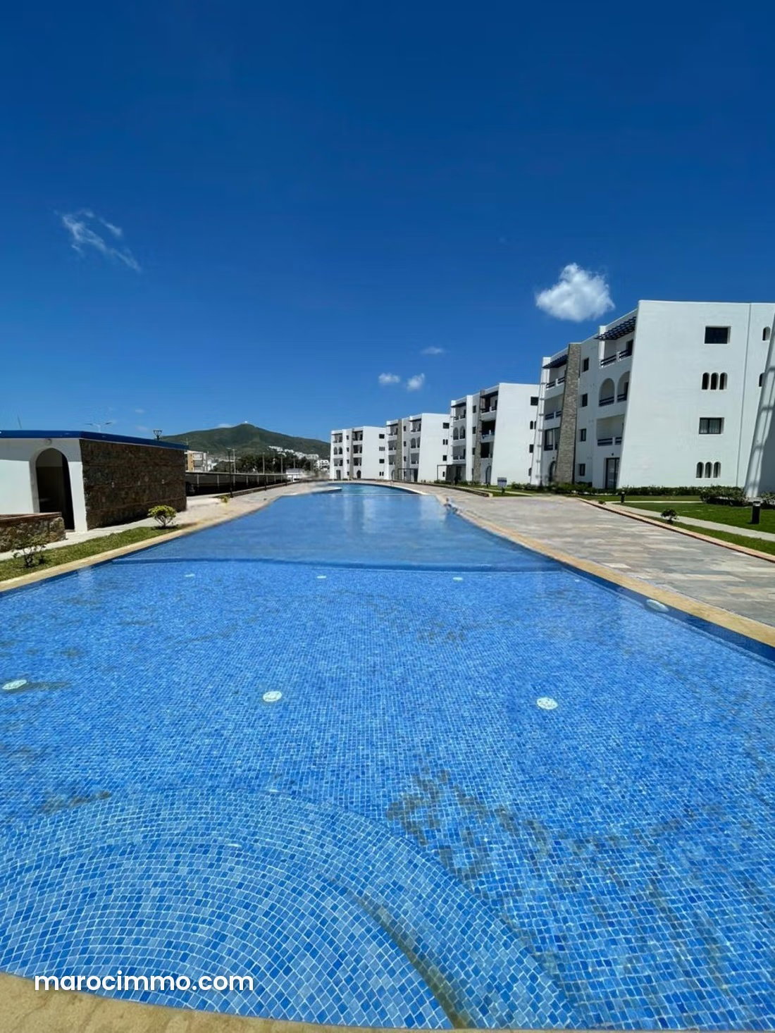 Appartement meublé avec vue montagne à Martil — Martil