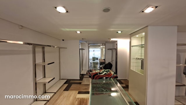 Local commercial 154 m² aménagé équipé — 2