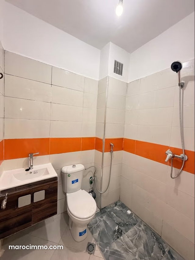 Vend appartement à Hay Mabrouka. 3 pièces. Concierge et climatisation — 3