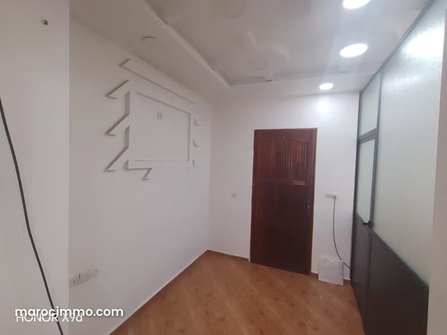 Bureau non equipe hay tarik bernoussi 3500 dh — 2