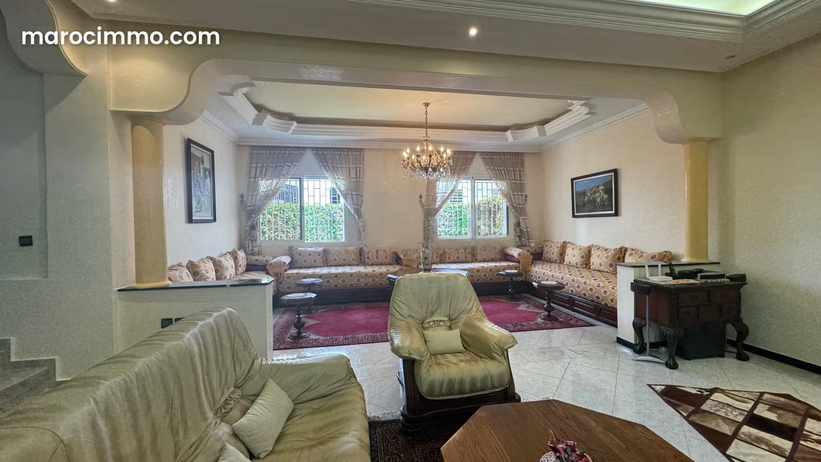 Magnifique villa à vendre à Dar Bouazza quartier Nawrass. 3 chambres. Terrasse et jardin