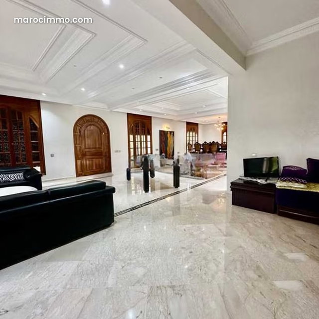 Villa à Vendre de 629.0 m² à Casablanca, Sidi Maarouf — 4