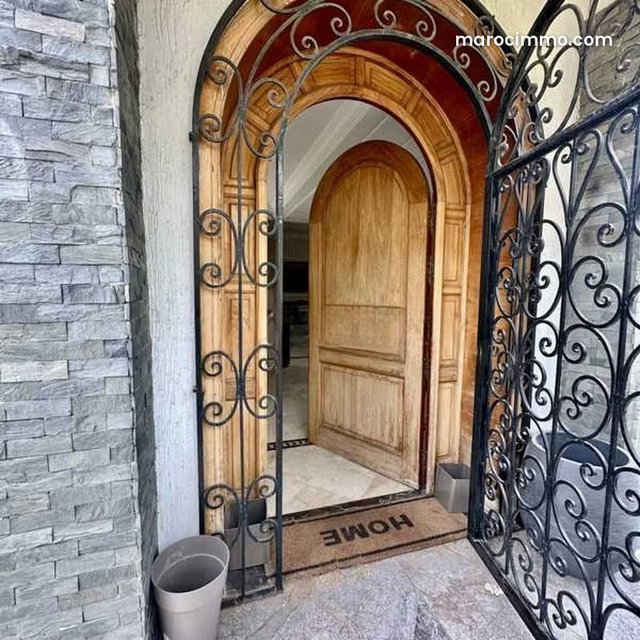 Villa à Vendre de 629.0 m² à Casablanca, Sidi Maarouf — 2