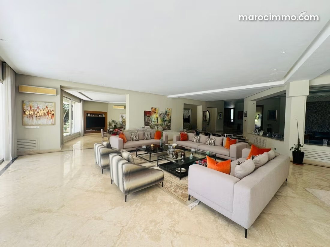 Architect-designed villa on 1,953 sq m, swimming pool and landscaped garden, Anfa, Casablanca — Casablanca