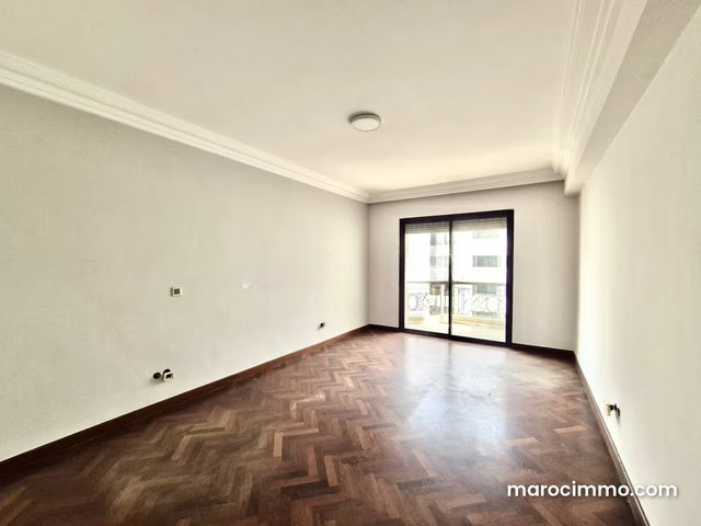 Appartement Vide Racine — 4