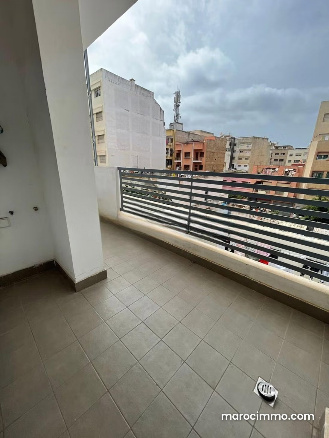 3-Bedroom Apartment with Terrace, Beauséjour, Casablanca — Casablanca