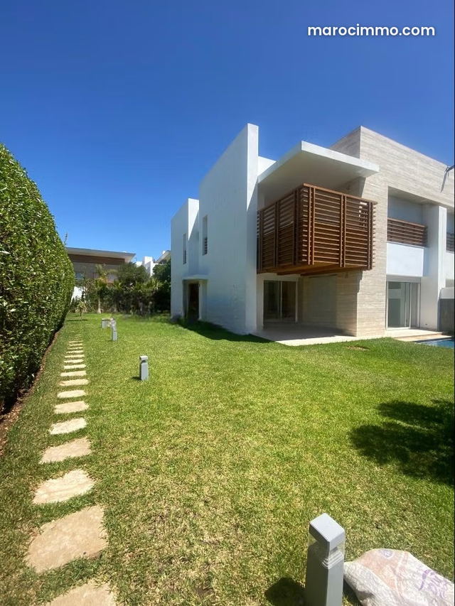 Villa de luxe à louer à Ville Verte. Surface de 350 m². Climatisation et piscine — Bouskoura
