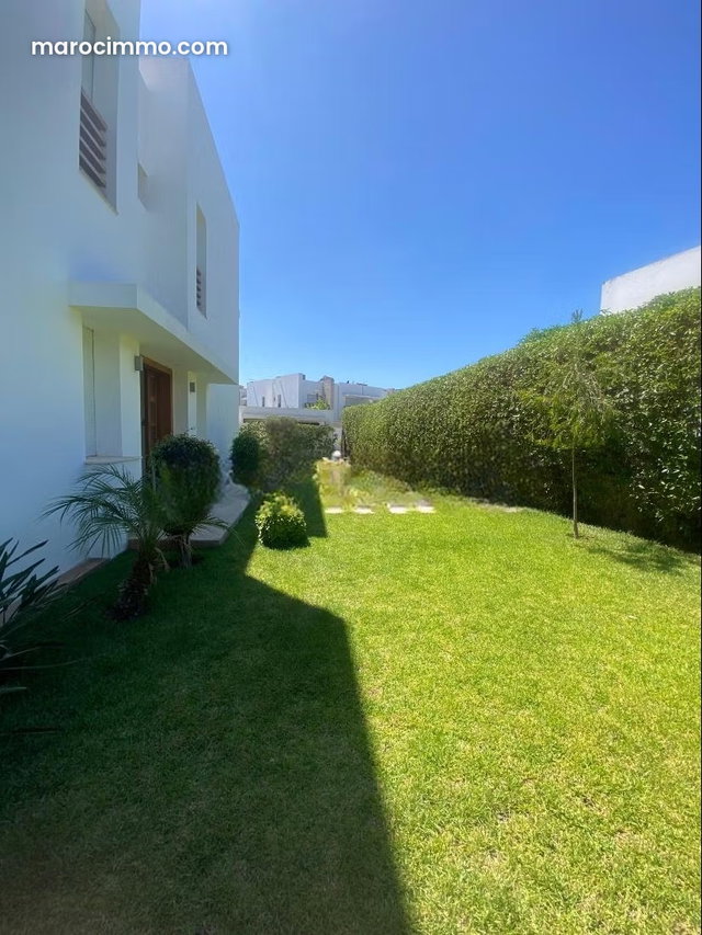 Villa de luxe à louer à Ville Verte. Surface de 350 m². Climatisation et piscine — 3
