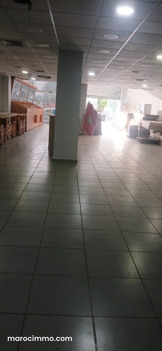 A louer local commercial 280m2 Valfleury — 2