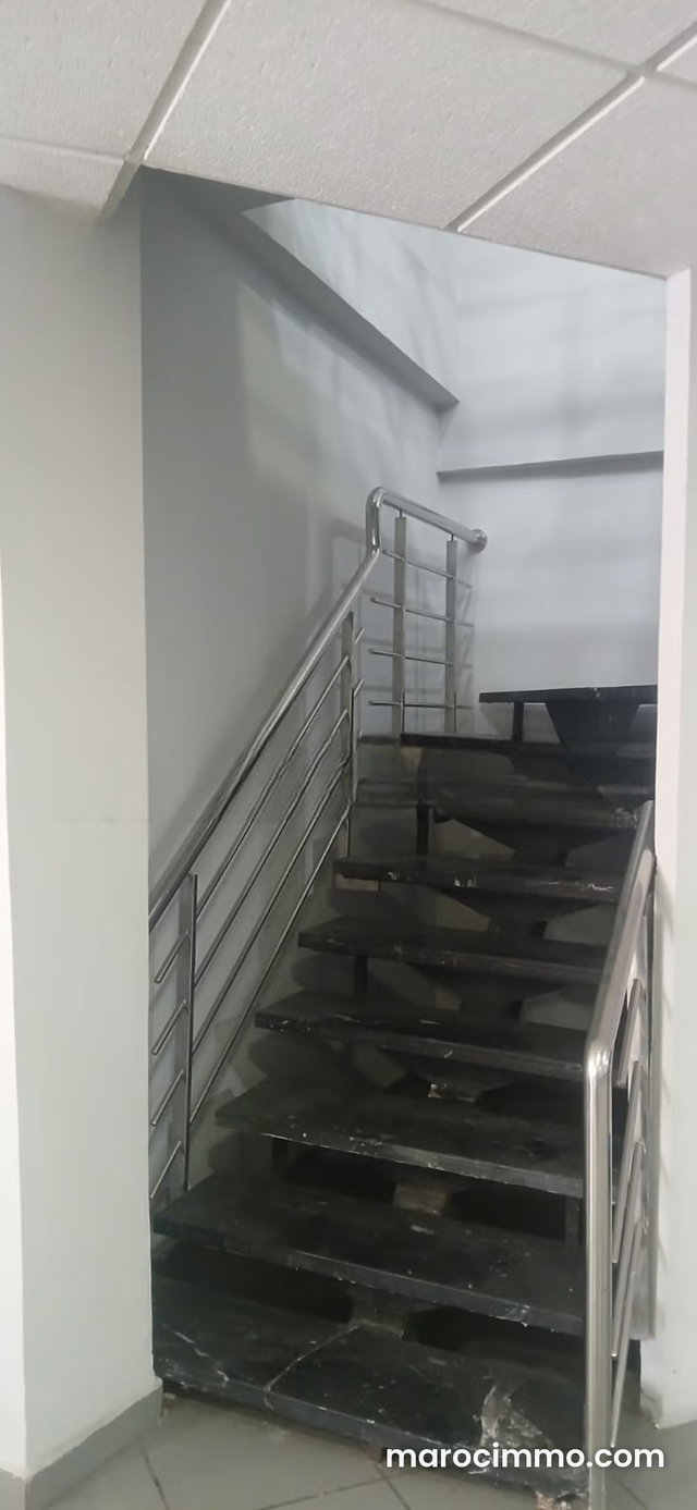 A louer local commercial 280m2 Valfleury — 5