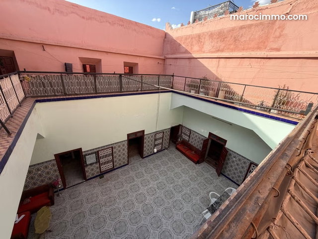 Très beau Riad en vente de 200 m2 au sol à rénover, bien situé à 15 minutes à pieds de la place Jamaa El Fna — 2