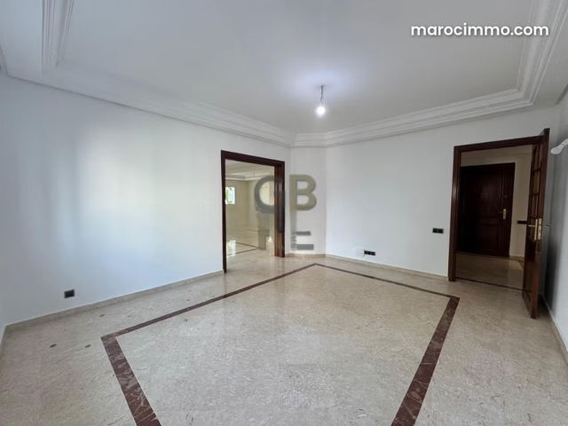 Appartement en location à Hay Riad près de l'école belge — Rabat