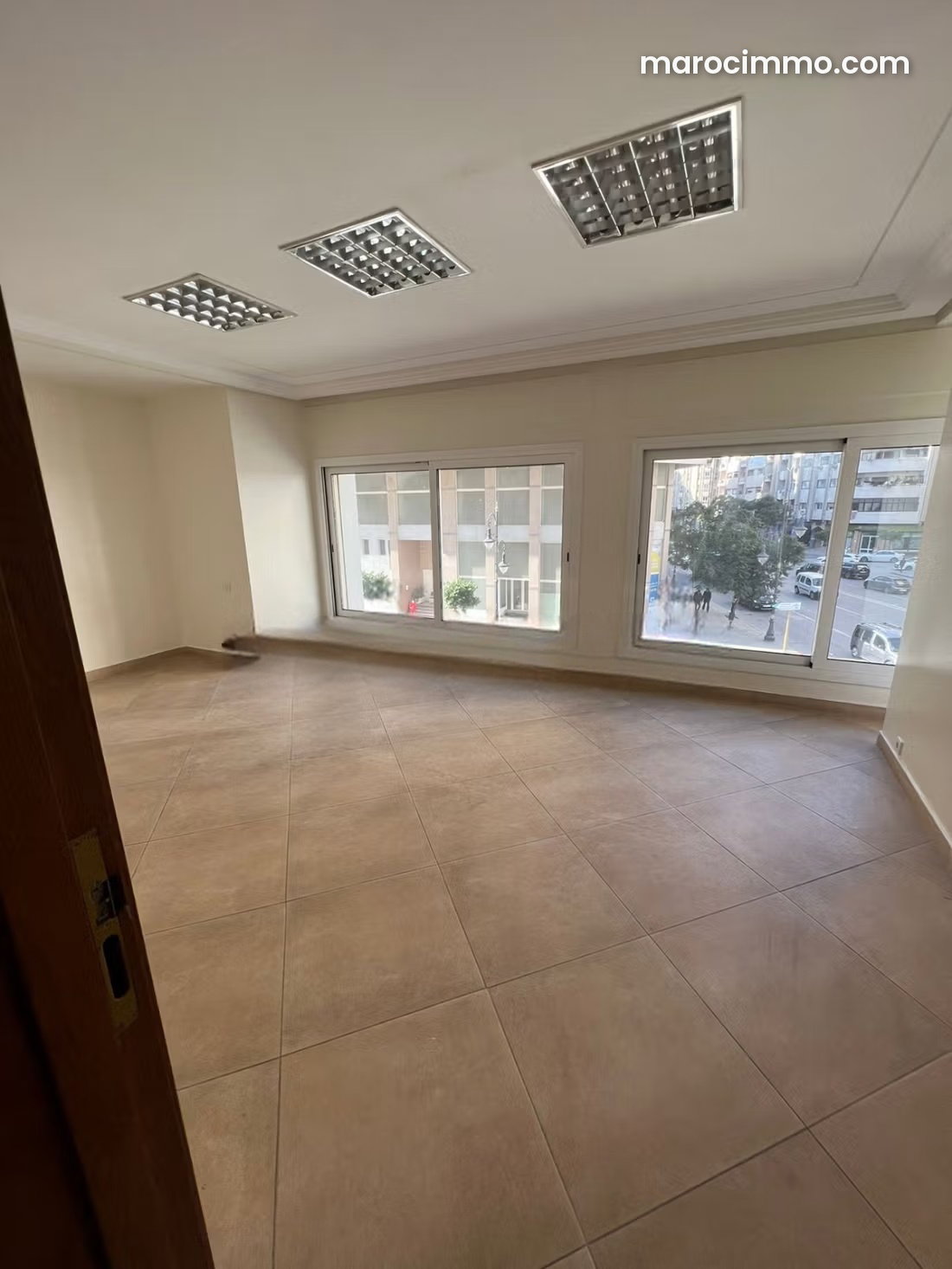 200 m² Office on the 10th Floor in Central Tangier for Rent — Tangier