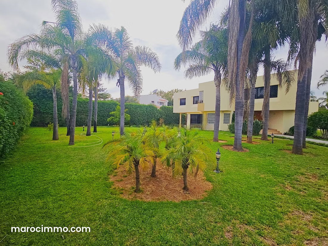 Villa 700 m² sur 1870 m² de jardin, Souissi, Rabat — Rabat