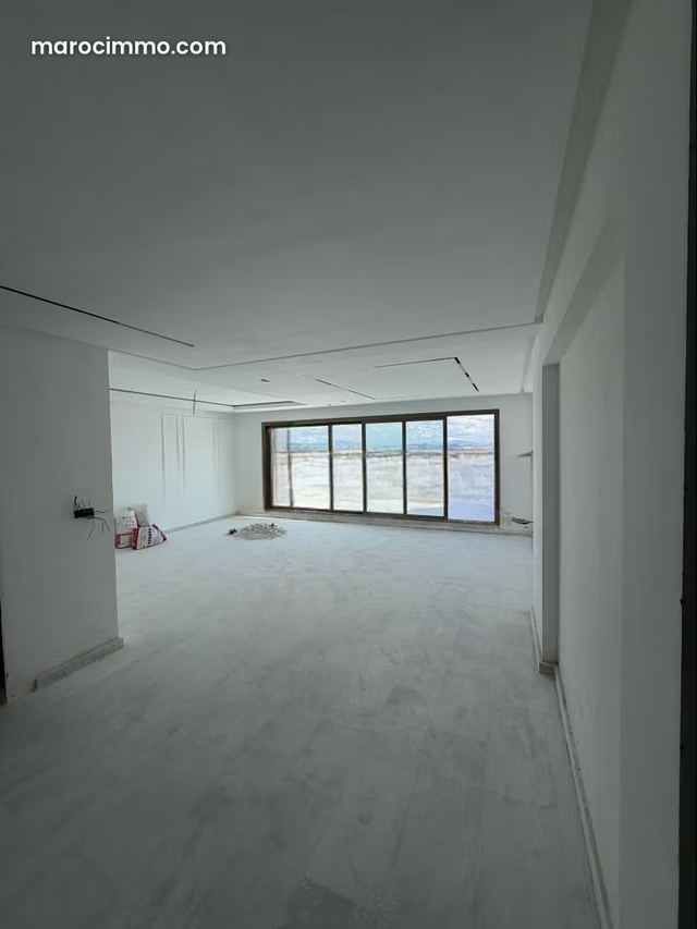 Duplex à vendre à Iberie. 3 jolies chambres. Porte robuste, Résidence sécurisée. — Tanger