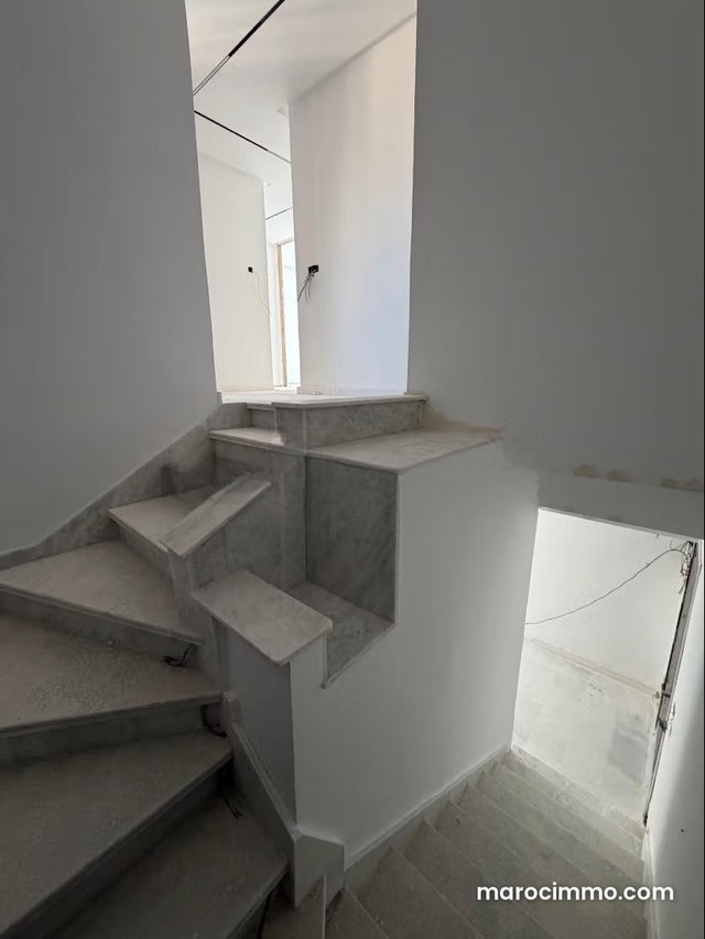 Duplex à vendre à Iberie. 3 jolies chambres. Porte robuste, Résidence sécurisée. — 5