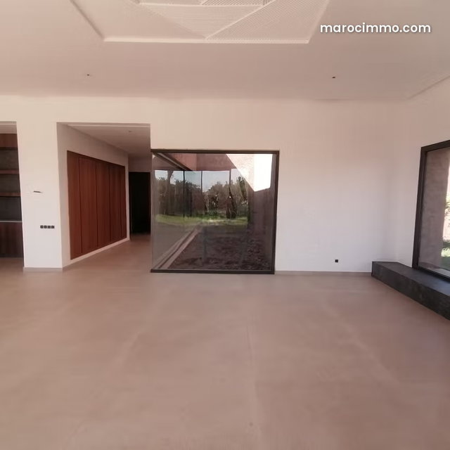 Breathtaking Ground-Floor Villa with Unobstructed Views — 3