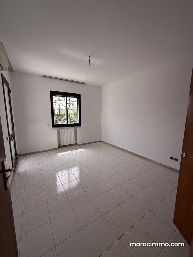 Villa 1000m² avec piscine A LOUER à Hay Riad — 3