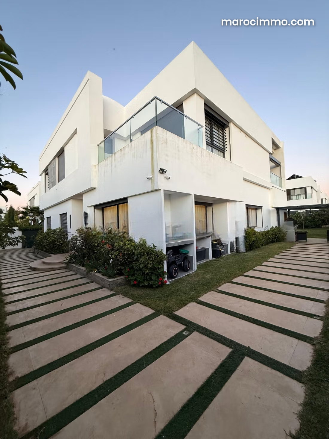 Villa 550 m² avec piscine et jardin, Souissi, Rabat — Rabat