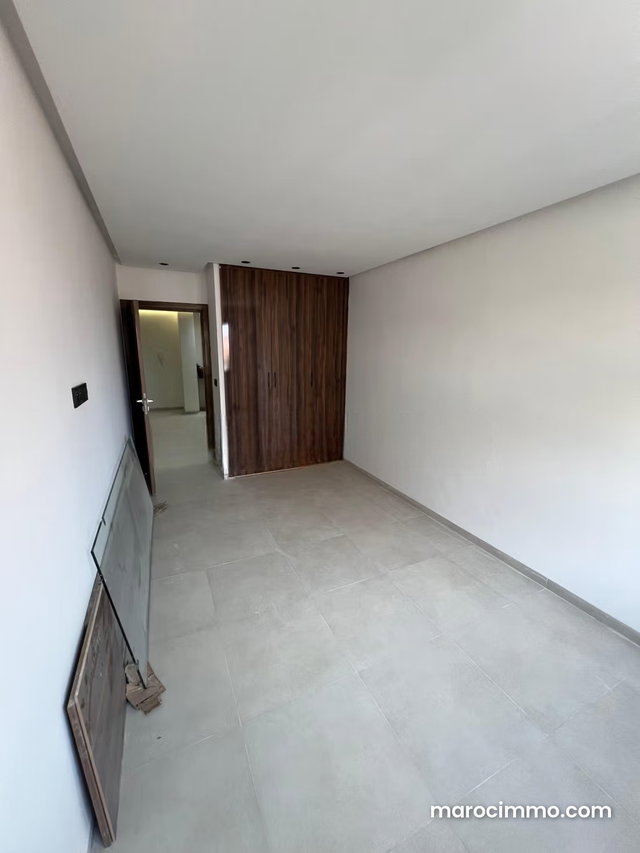 Superbe studio à vendre au quartier Victor Hugo. 2 pièces. Avec ascenseur et terrasse — 2
