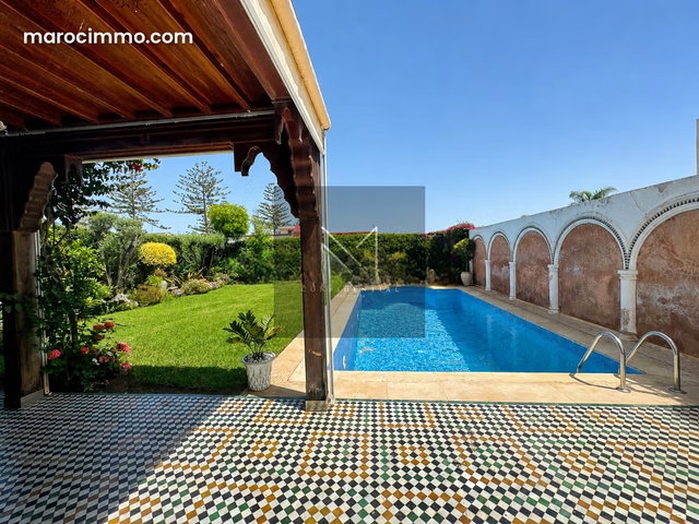Villa de famille, Spacieuse avec piscine et jardin — 2