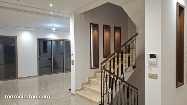Luxury Villa for Sale in Harhoura with Pool and Jacuzzi — 4