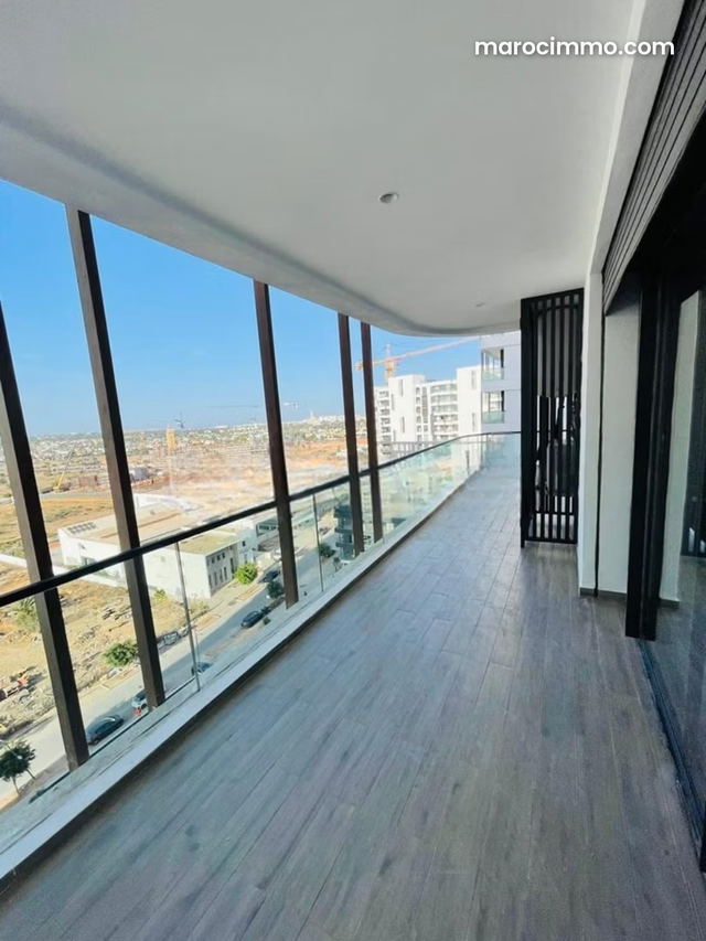 Studio on 10th floor with 72 m2 and parking — Casablanca