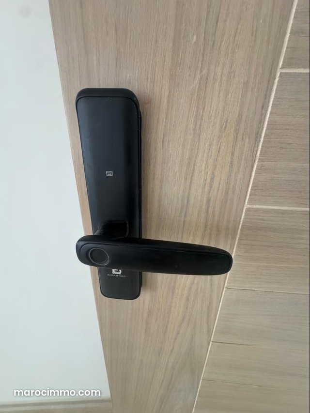 Vend appartement à Bourgogne Ouest. 1 Pièce. Antenne parabolique, résidence sécurisée — 4