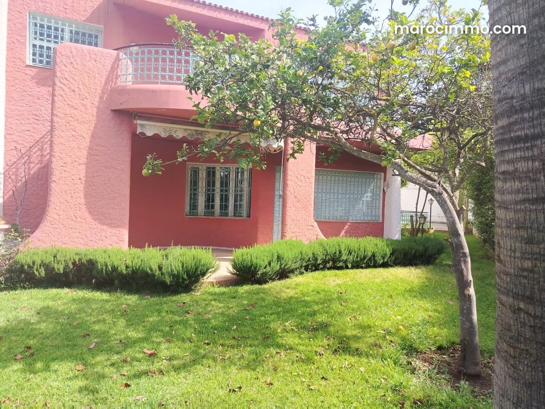 750 sqm villa for rent in Souissi, Rabat, with garden and generous proportions — Rabat