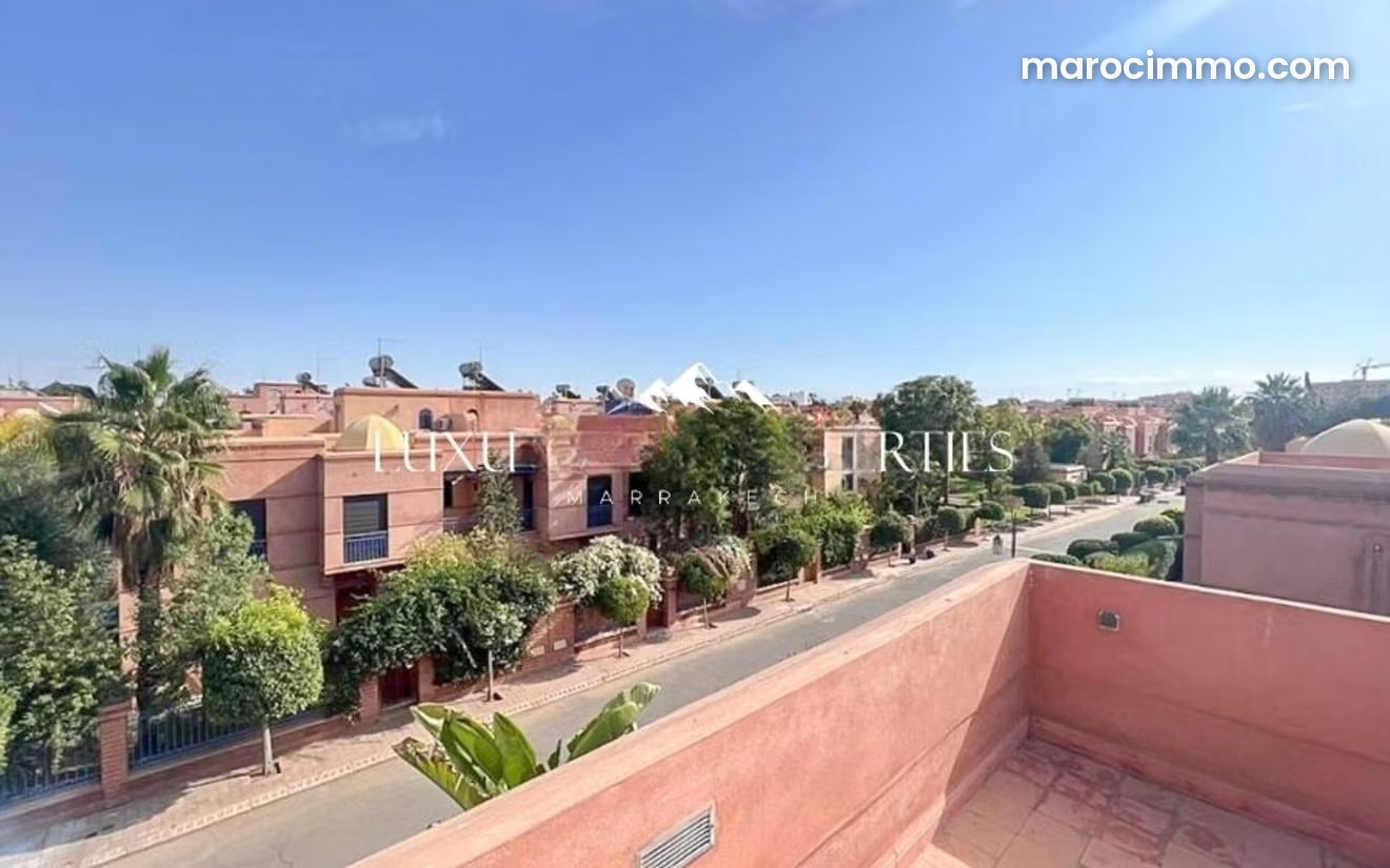 House with Swimming Pool for Sale on Casablanca Road, Marrakech — Marrakesh