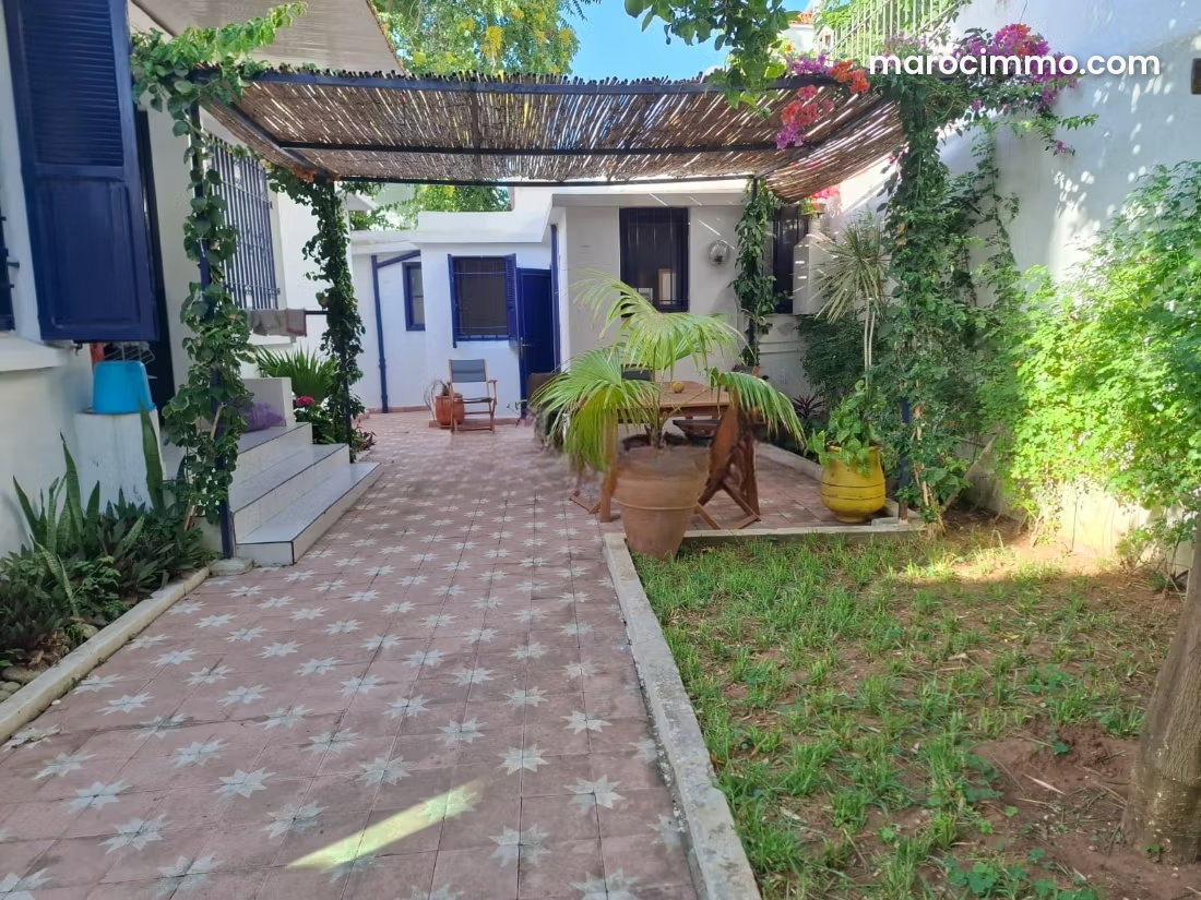500 m² Villa with Garden for Rent, Hassan District, Rabat — Rabat