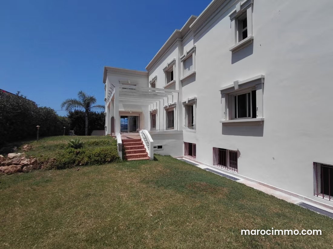 Villa 740 m² avec piscine et jardin, Aïn Diab, Casablanca — Casablanca