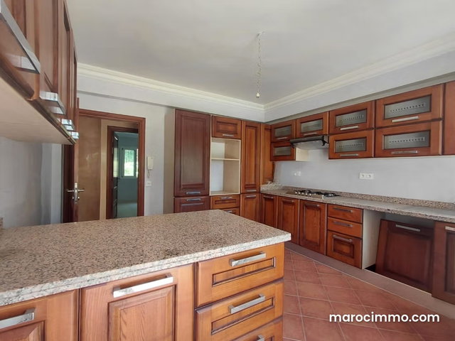 A saisir grande villa — 5