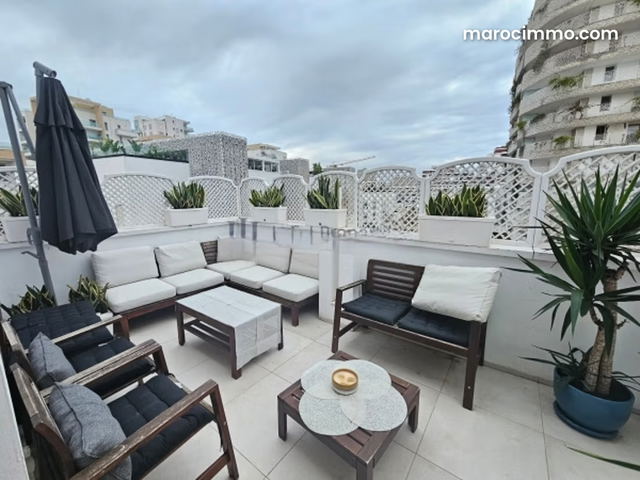 Duplex t4 vide de 300m²–3 suitesch. Perso — Casablanca