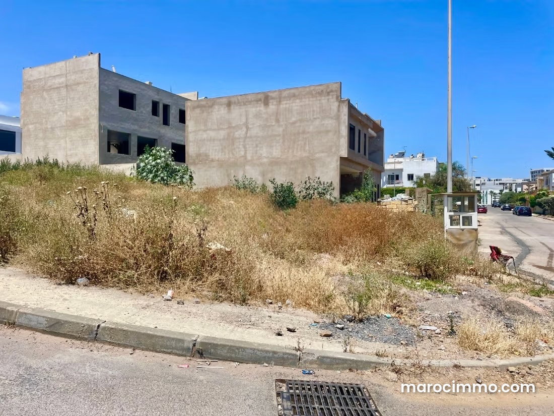 قطعة أرض زاوية مشرقة للبيع بحي ليمون بمدينة الدار البيضاء — الدار البيضاء