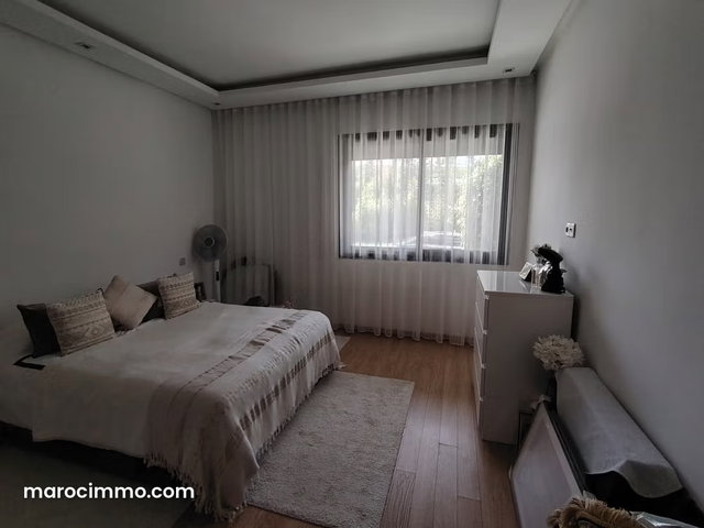 Très bel appartement en location à Souissi. Surface de 200 m². Cheminée et concierge — 4