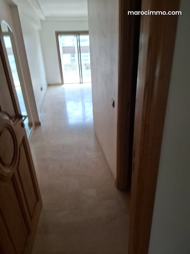 A vendre un joli appartement h. Stand avec terrasse balcon — 4