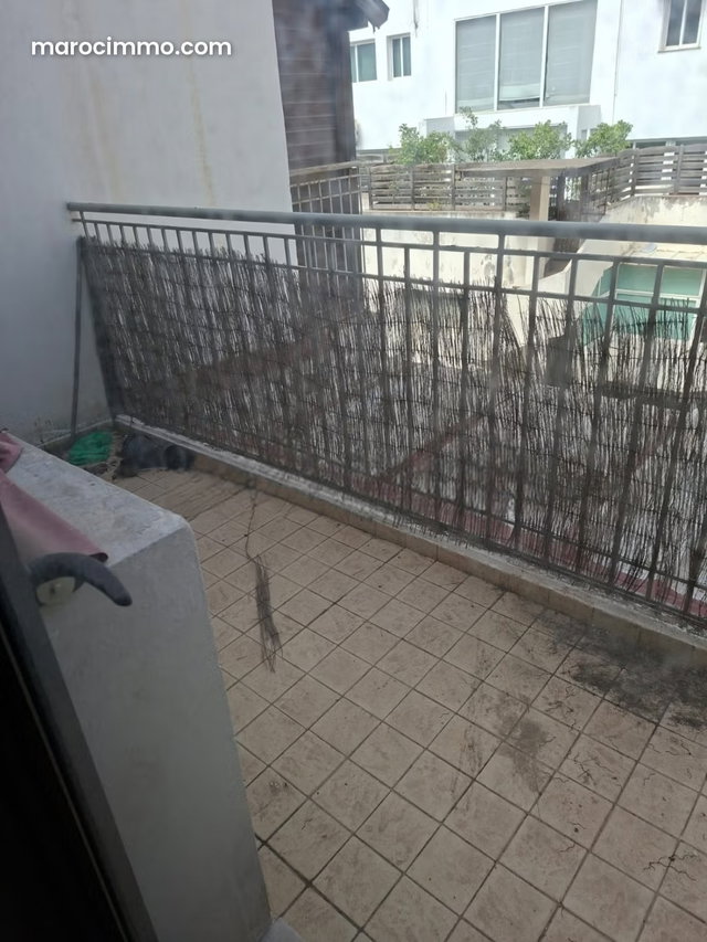 A vendre un joli appartement h. Stand avec terrasse balcon — 3